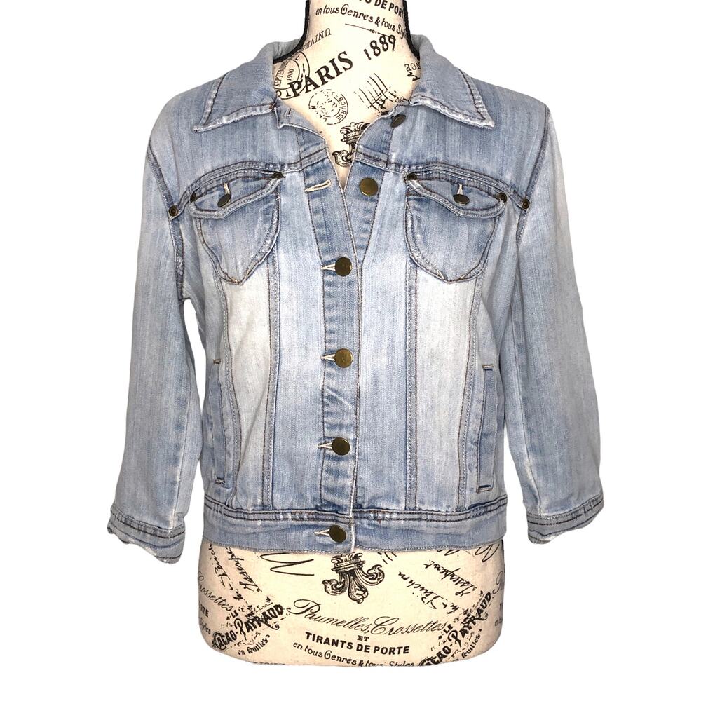 Forever 21 MEDIUM Slight Distress Light Wash Four Pocket Button Up Jean Jacket